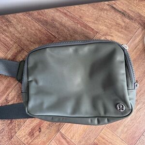 Grey Sage 2L Belt Bag